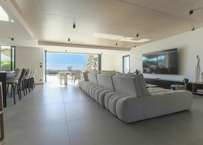 With Direct Access In Carnon *