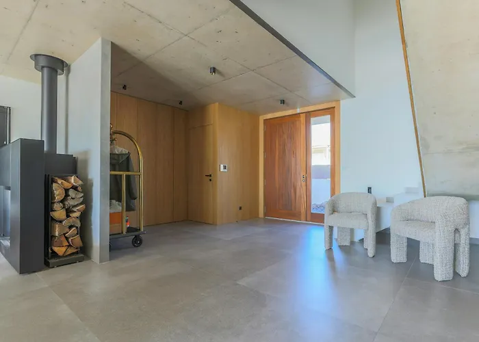 With Direct Access In Carnon
